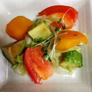 アボカドと柿レタスのサラダ
